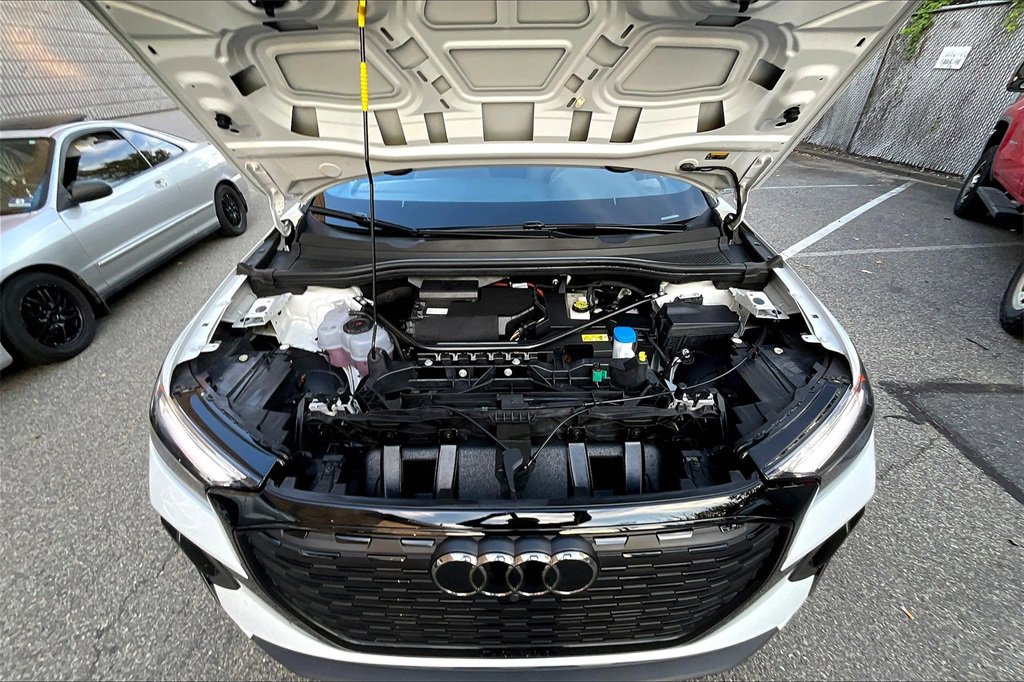 Used 2024 Audi Q4 e-tron Premium Plus image 30