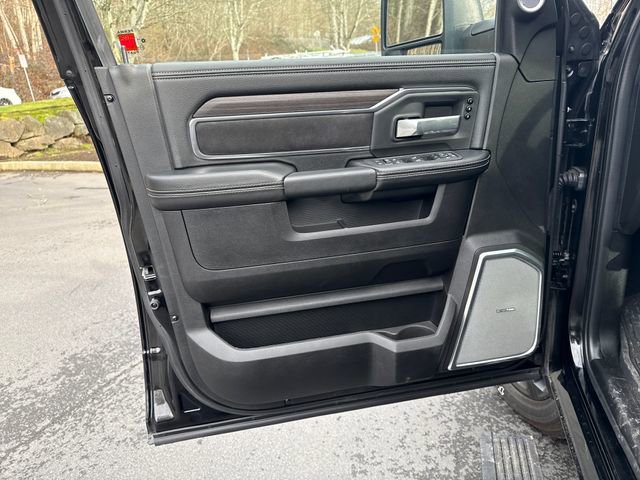 New 2025 RAM 2500 Laramie AWD/4WD image 15