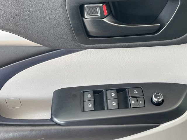 Certified 2019 Toyota Highlander Plus FWD image 21