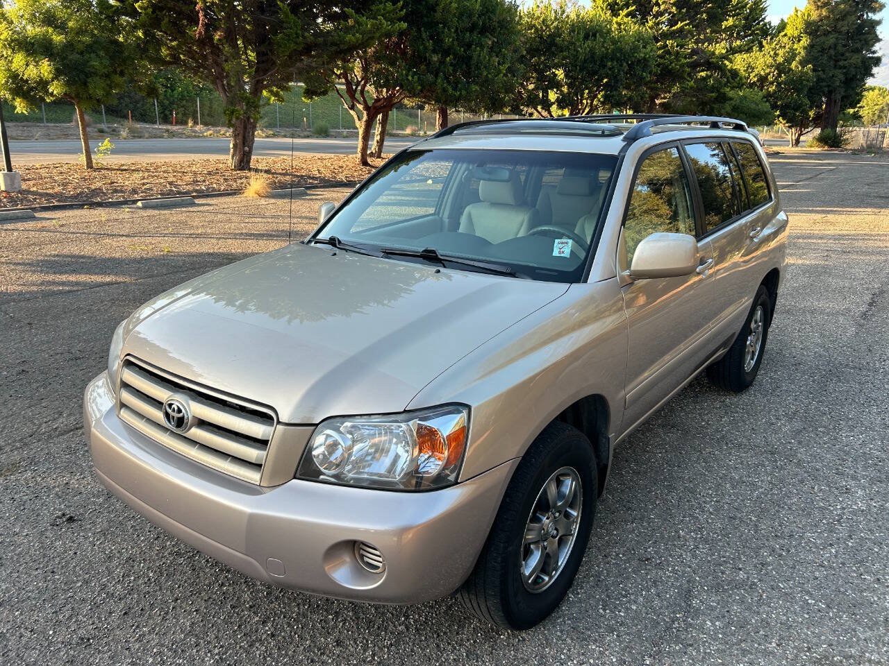 Used 2004 Toyota Highlander 4WD V6 w/ Preferred Pkg image 3