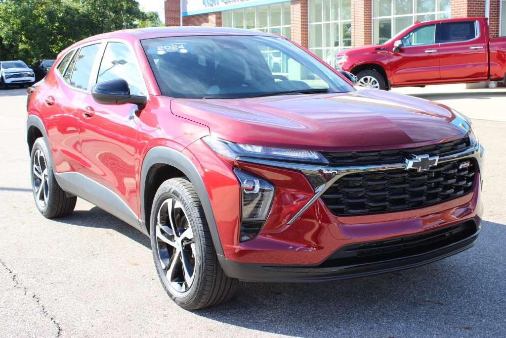 Certified 2024 Chevrolet Trax RS FWD image 2