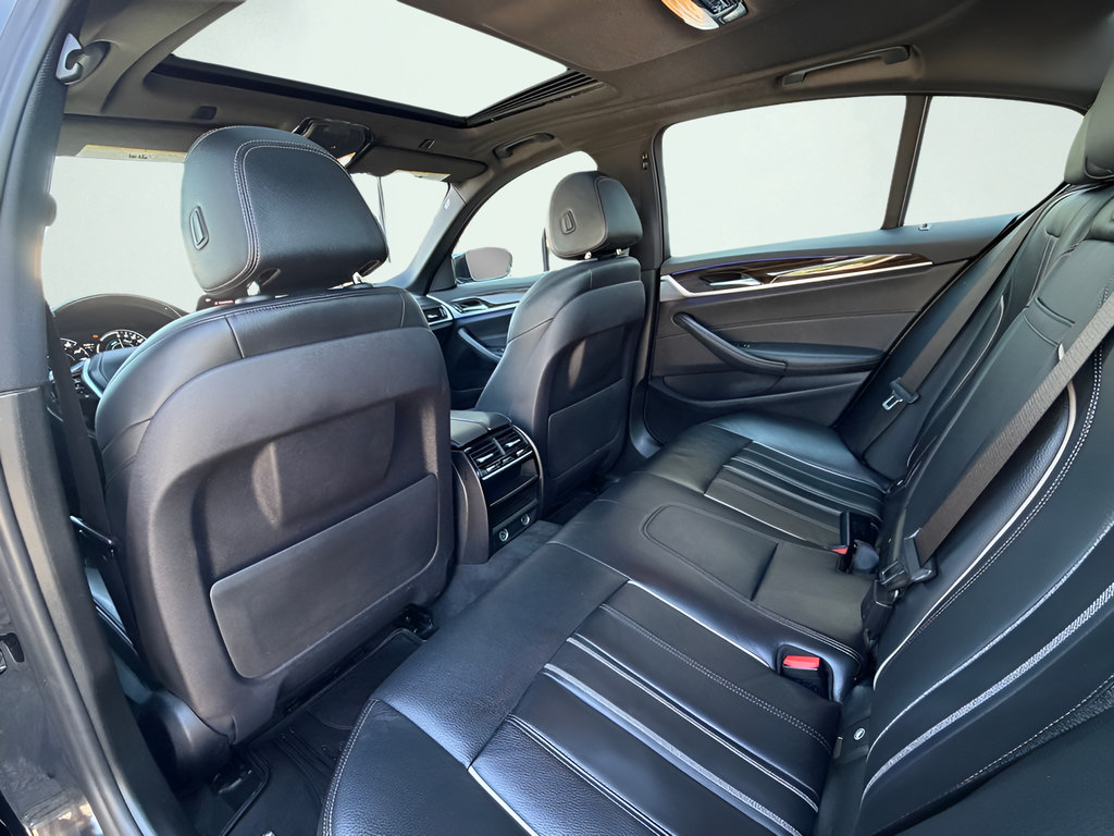 Used 2018 BMW 530e xDrive AWD/4WD image 21