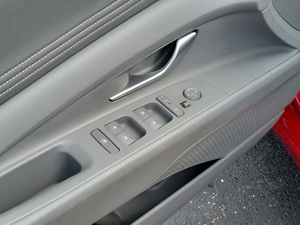 Used 2025 Hyundai Elantra SEL FWD image 21