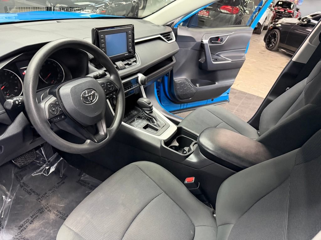 Used 2020 Toyota RAV4 LE FWD image 30