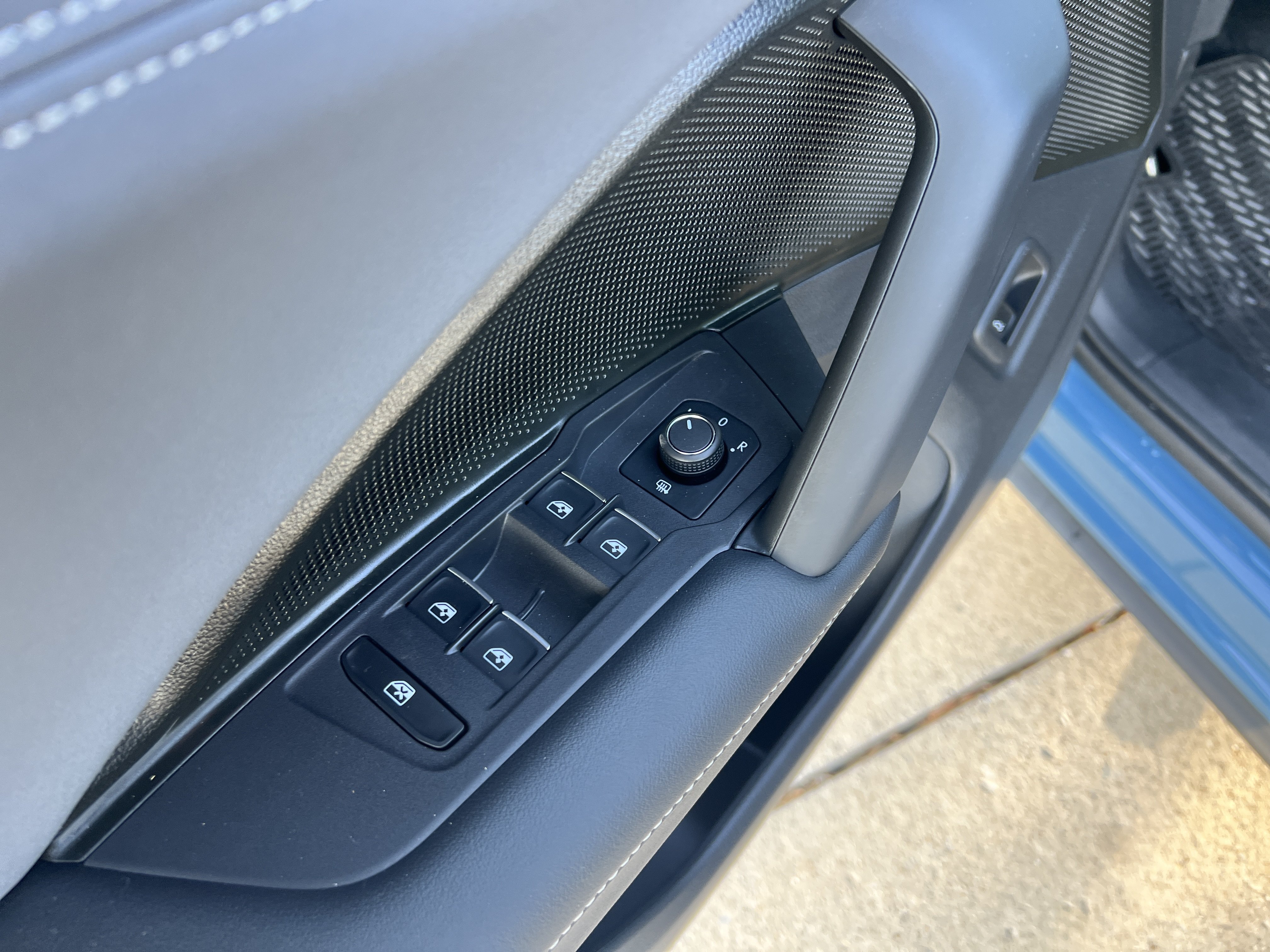 Certified 2026 Volkswagen Tiguan SE R-Line FWD image 13