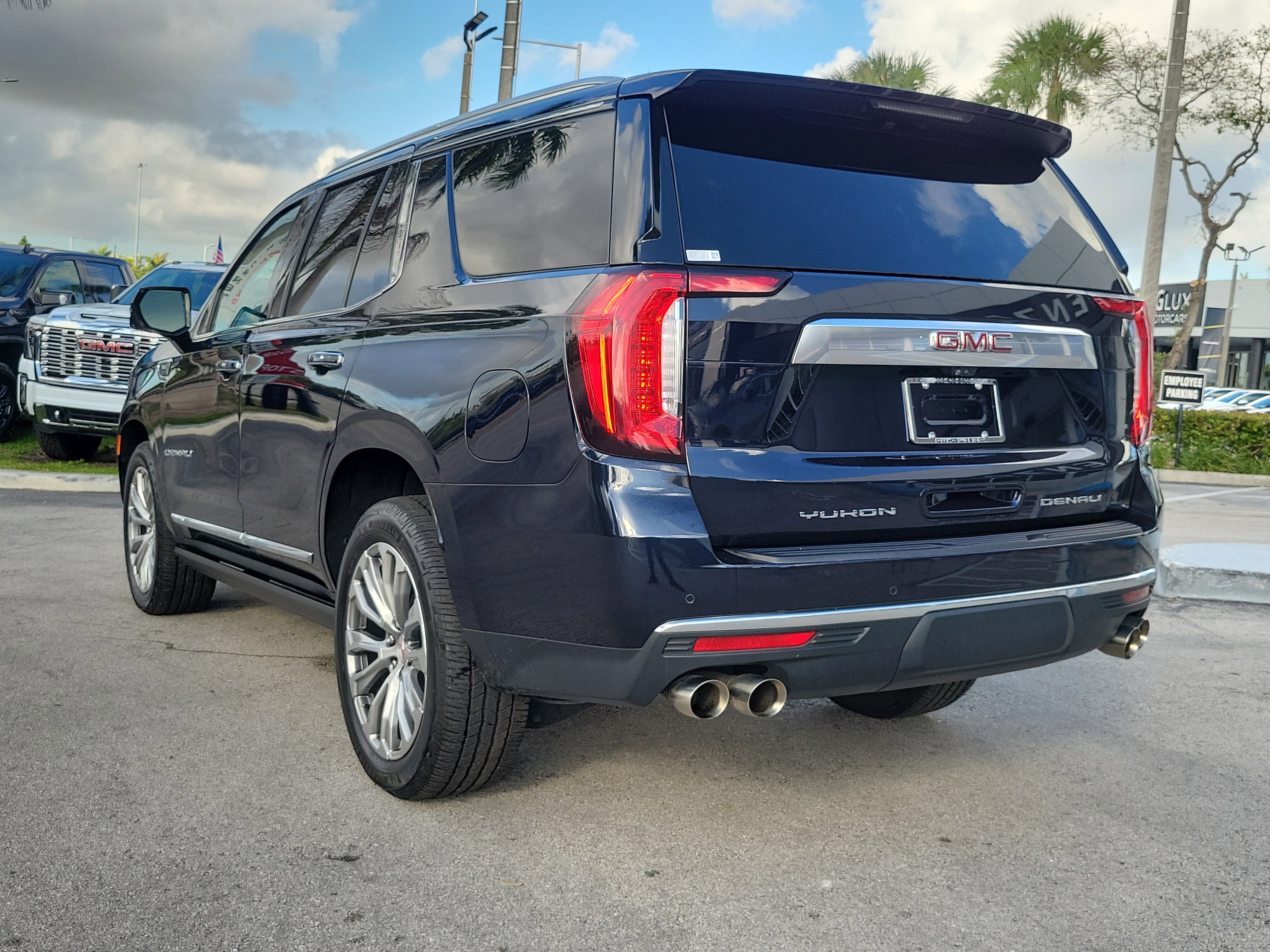 Used 2021 GMC Yukon Denali w/ Denali Premium Package image 7