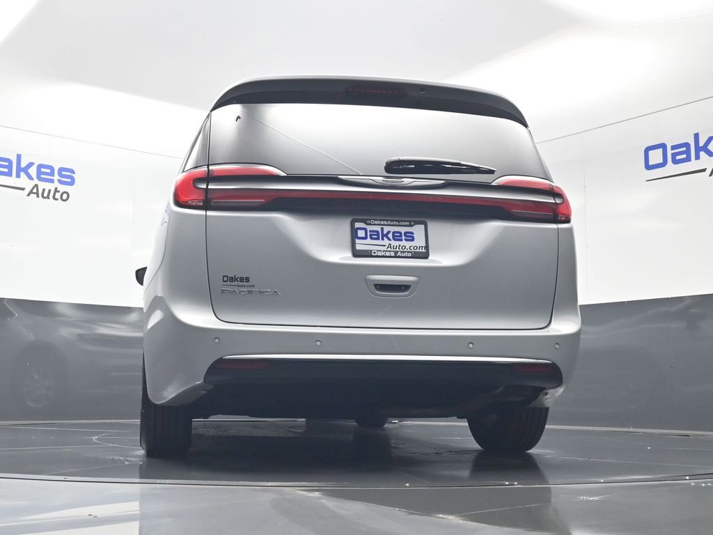 Used 2023 Chrysler Pacifica Touring-L FWD image 43