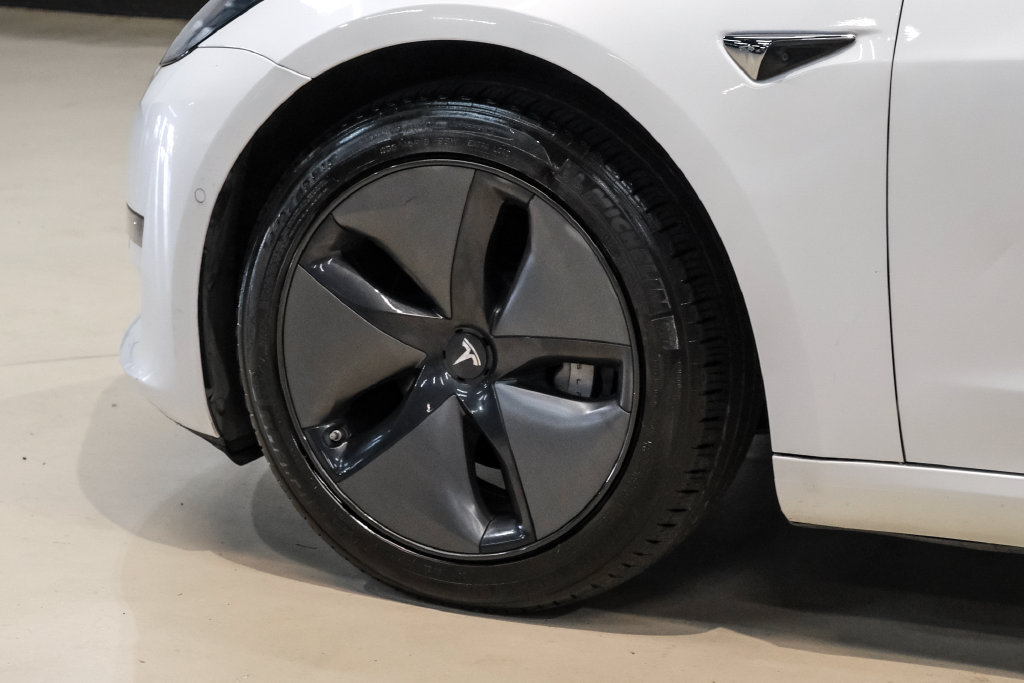 Used 2018 Tesla Model 3 Long Range RWD image 46