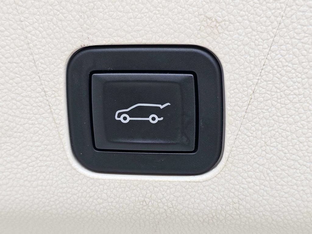 Certified 2025 Cadillac Escalade ESV Sport Platinum w/ LPO, Floor Liner Package AWD/4WD image 15