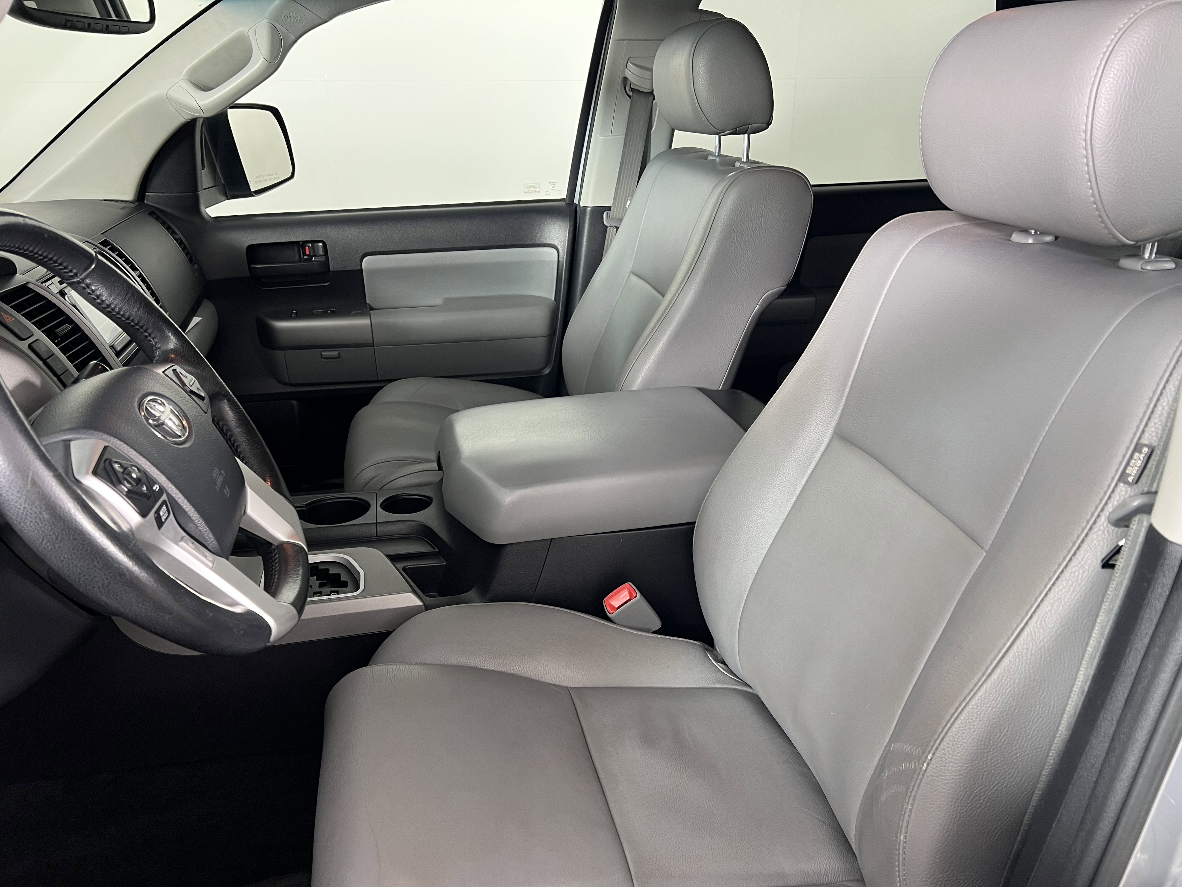 Used 2014 Toyota Sequoia SR5 w/ Premium Package AWD/4WD image 16