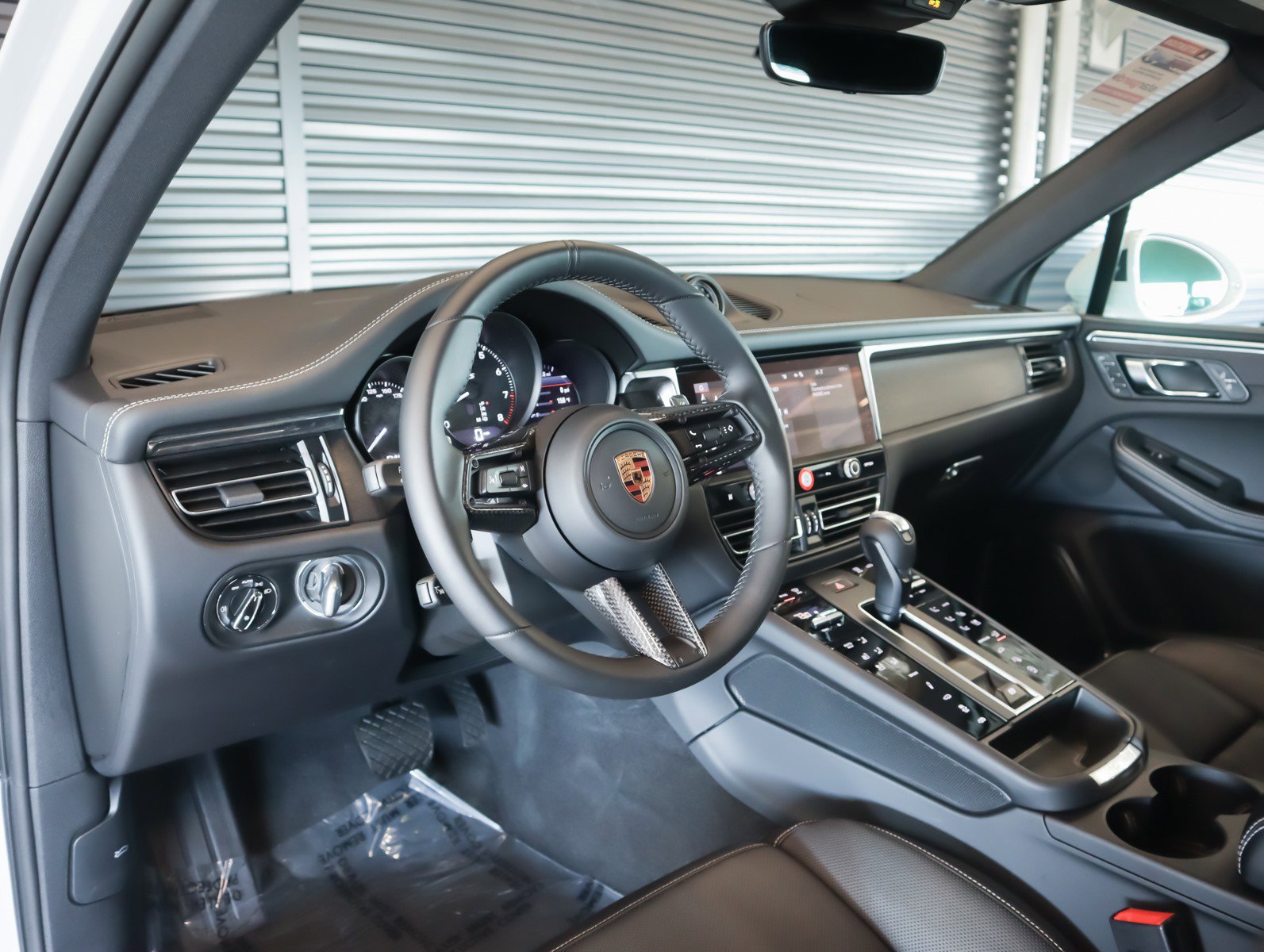 Used 2025 Porsche Macan GTS image 4