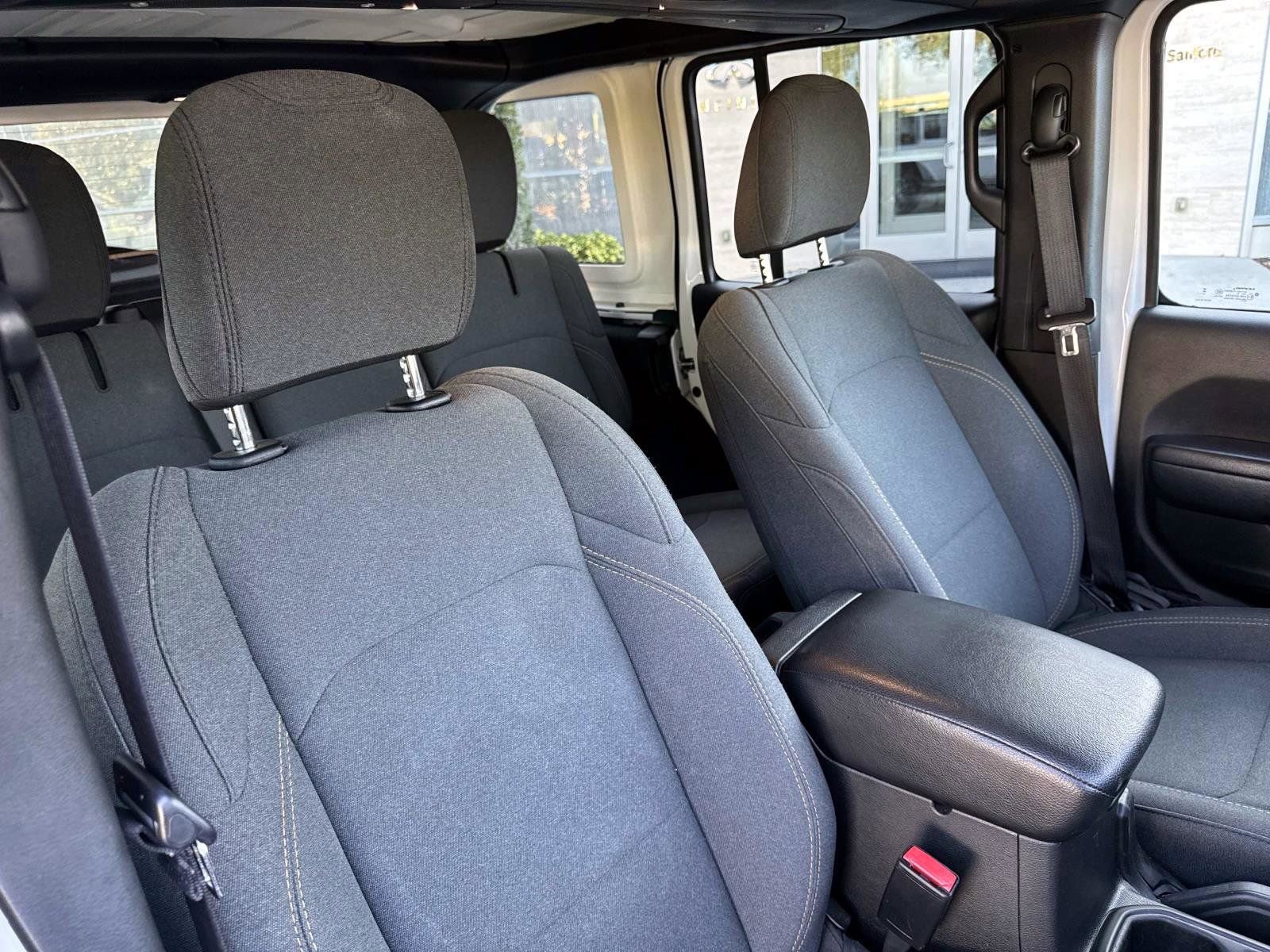 Used 2024 Jeep Wrangler Unlimited image 17