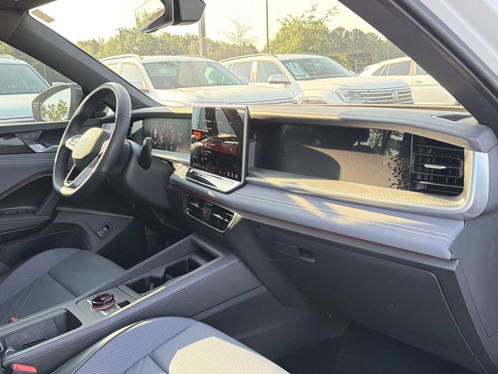 Used 2025 Volkswagen Tiguan SE R-Line FWD image 19