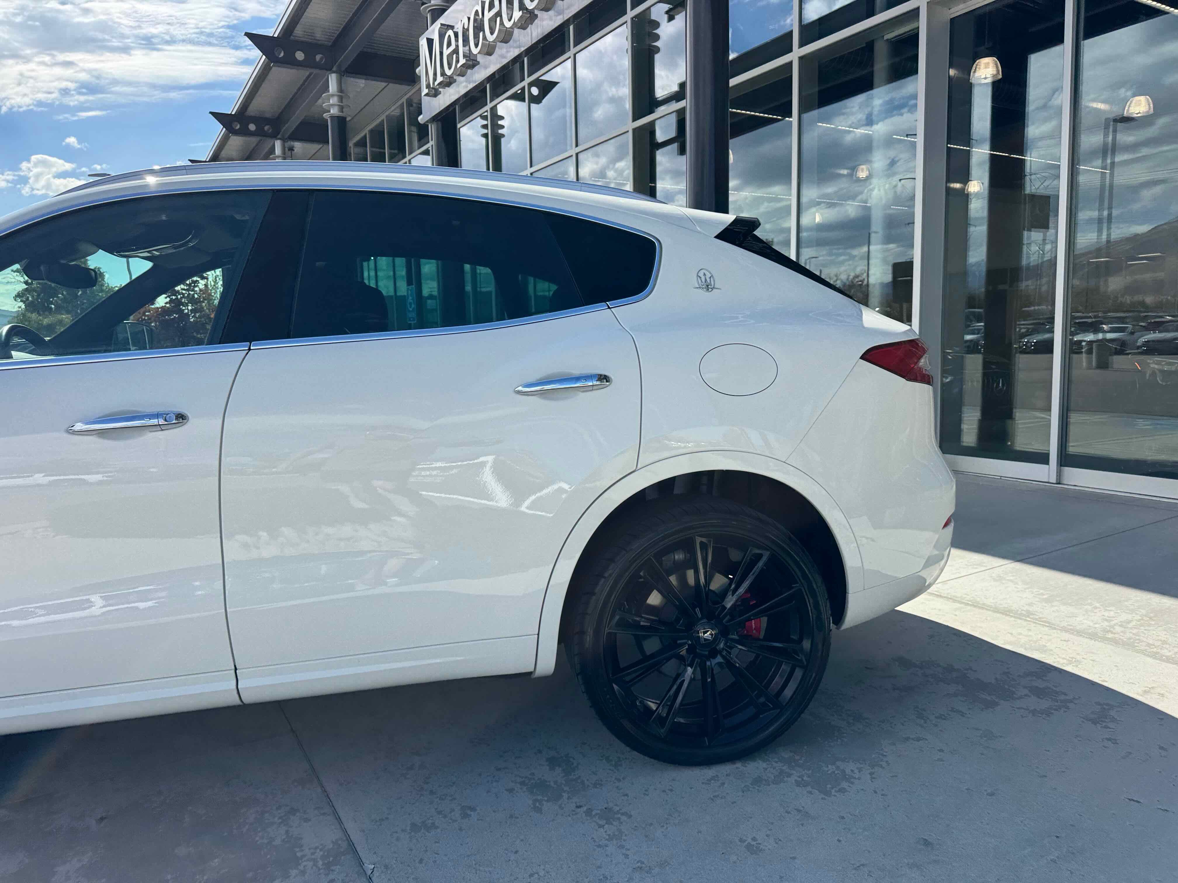 Used 2018 Maserati Levante GranLusso image 4