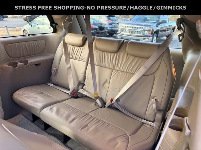 Used 2010 Toyota Sienna XLE image 27