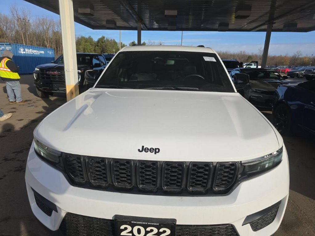 Used 2022 Jeep Grand Cherokee Altitude image 3