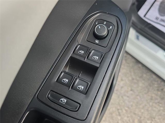 Used 2025 Volkswagen Taos SE image 14