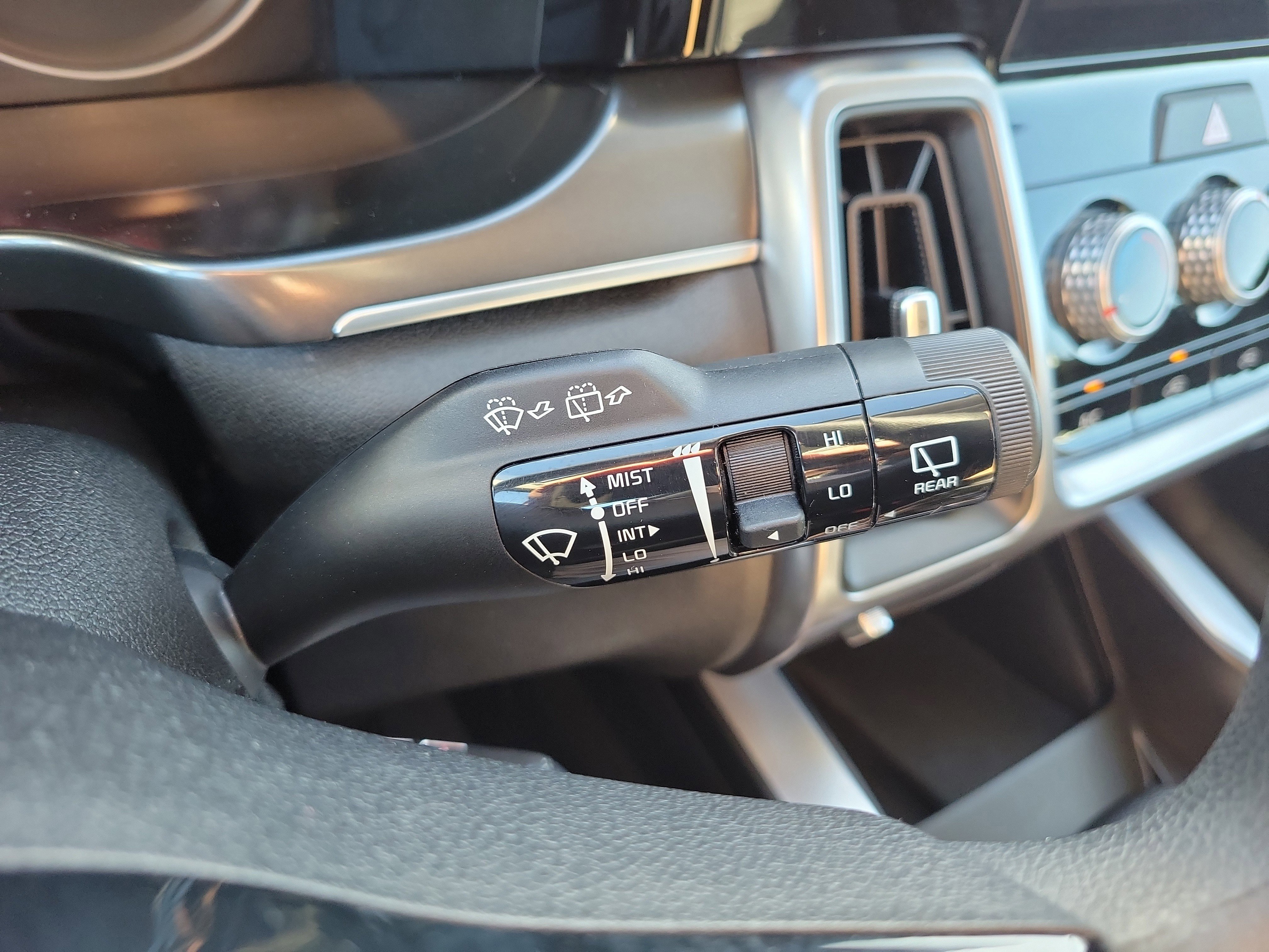 Certified 2023 Kia Sorento LX image 30