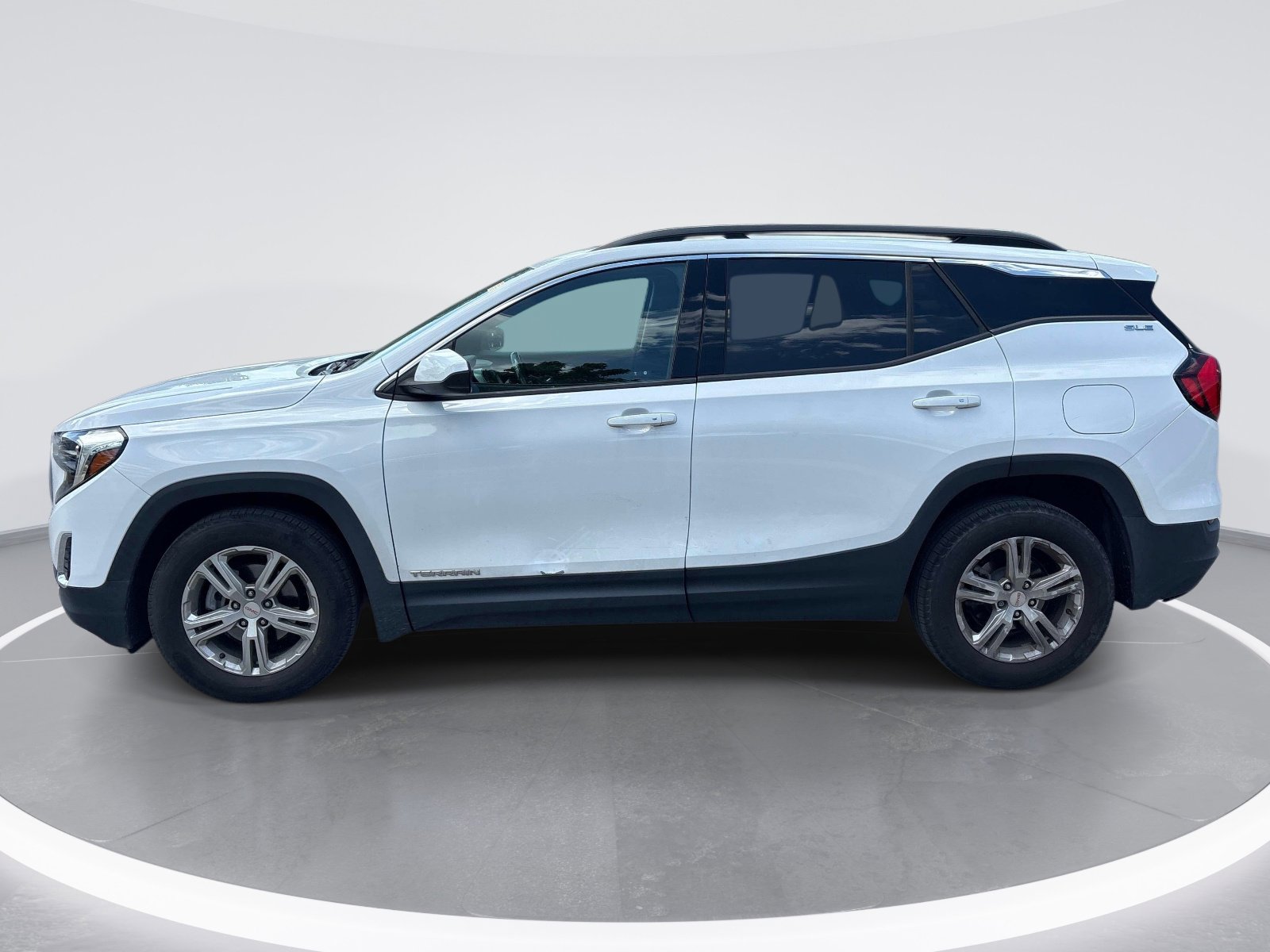Used 2020 GMC Terrain SLE w/ Driver Convenience Package FWD image 5