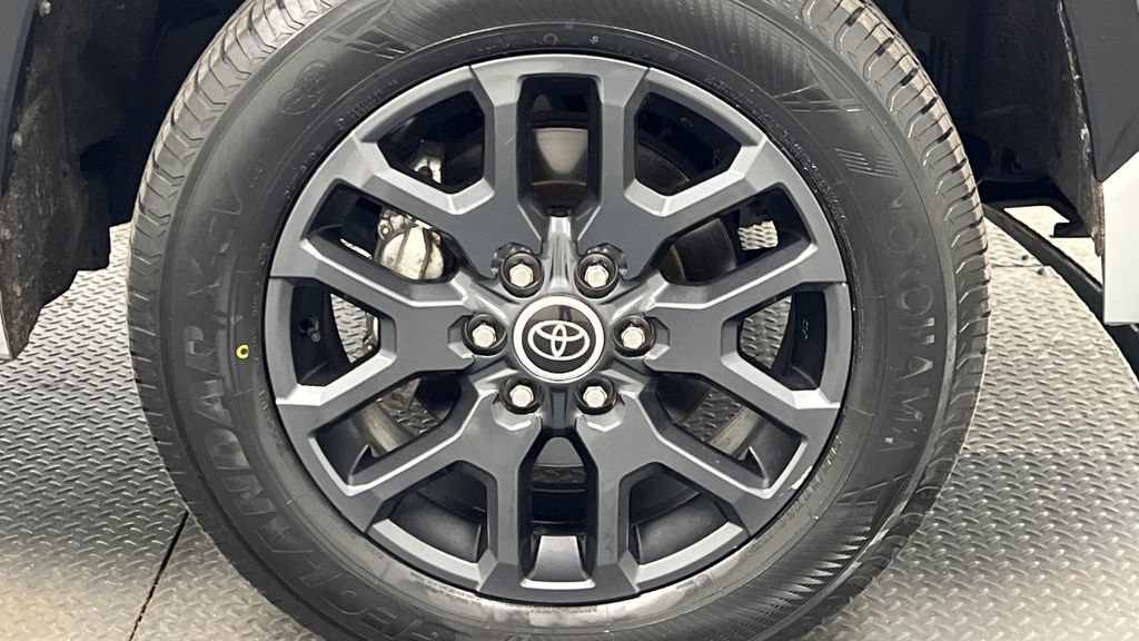 Used 2023 Toyota Tundra Platinum AWD/4WD image 21