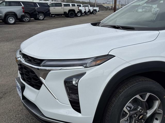 New 2026 Chevrolet Trax LT w/ Driver Confidence Package FWD image 2