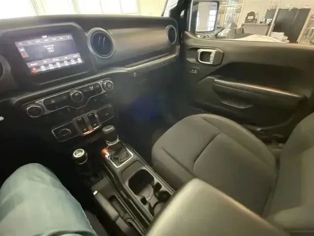 Used 2022 Jeep Wrangler Sport AWD/4WD image 28