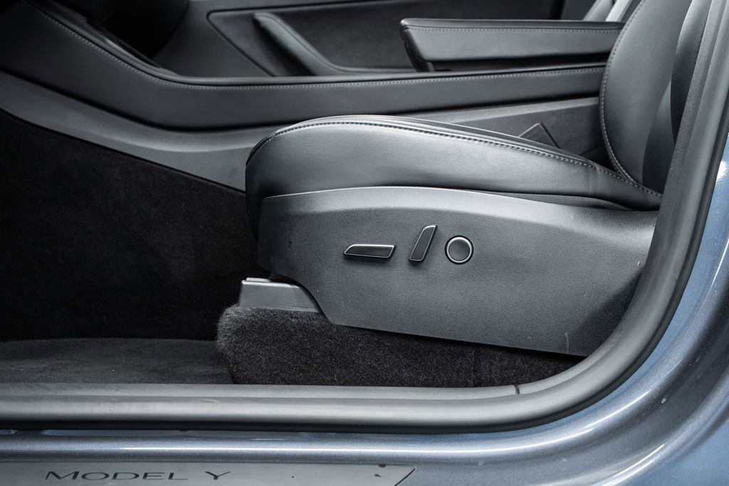 Used 2023 Tesla Model Y Long Range image 39