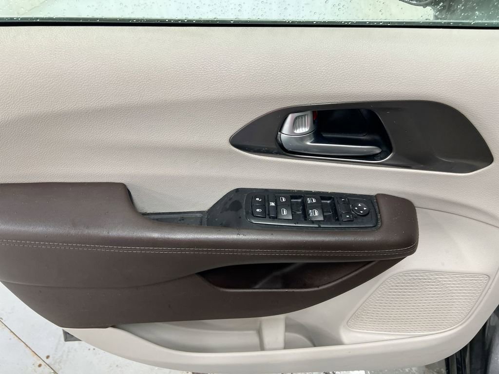 Used 2017 Chrysler Pacifica Touring-L w/ 13 Speaker Alpine Sound Group FWD image 20