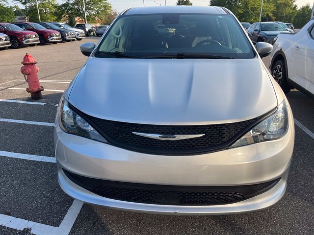 Used 2023 Chrysler Voyager LX FWD image 4