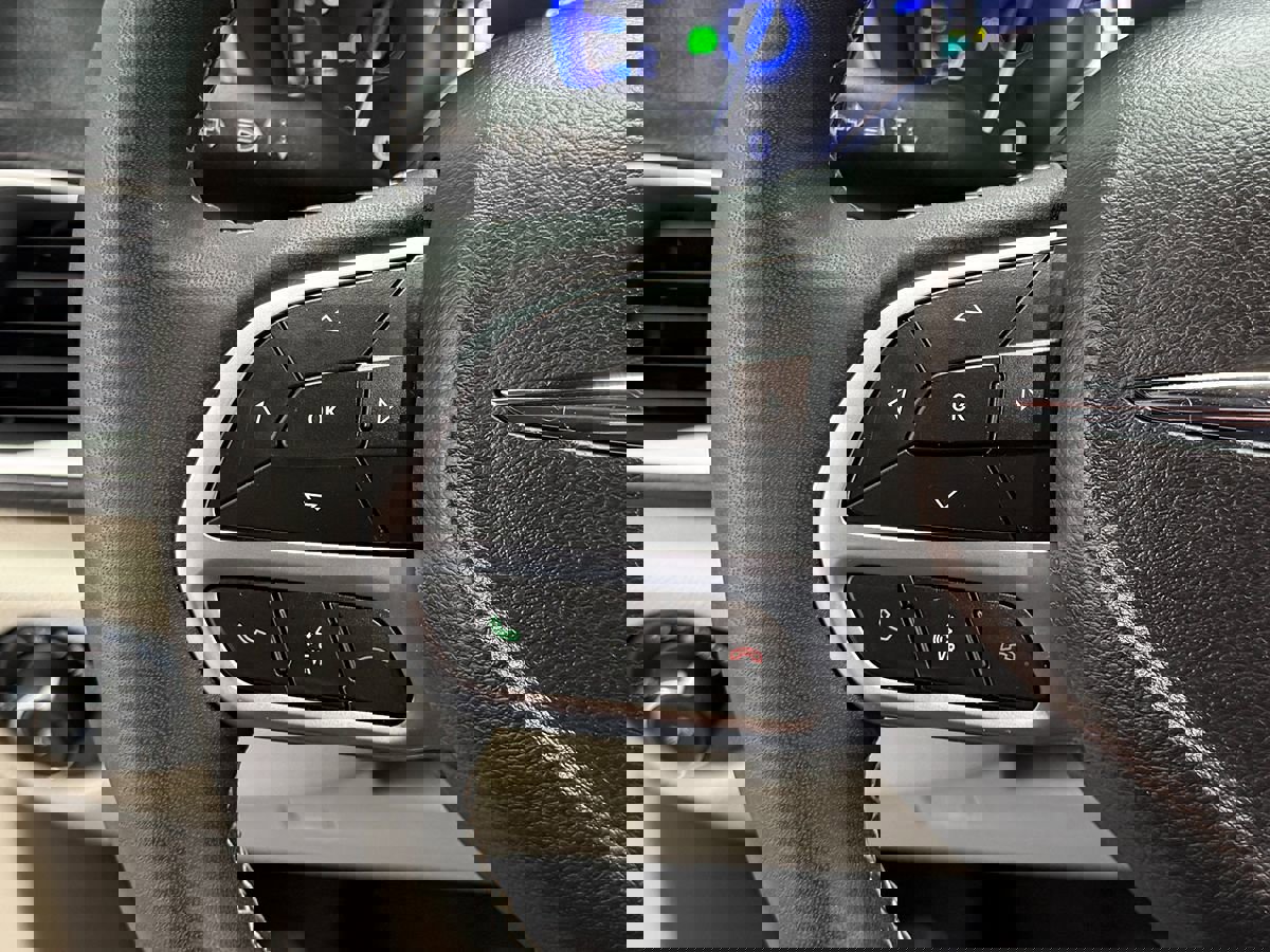 Used 2022 Chrysler Pacifica Touring-L image 17