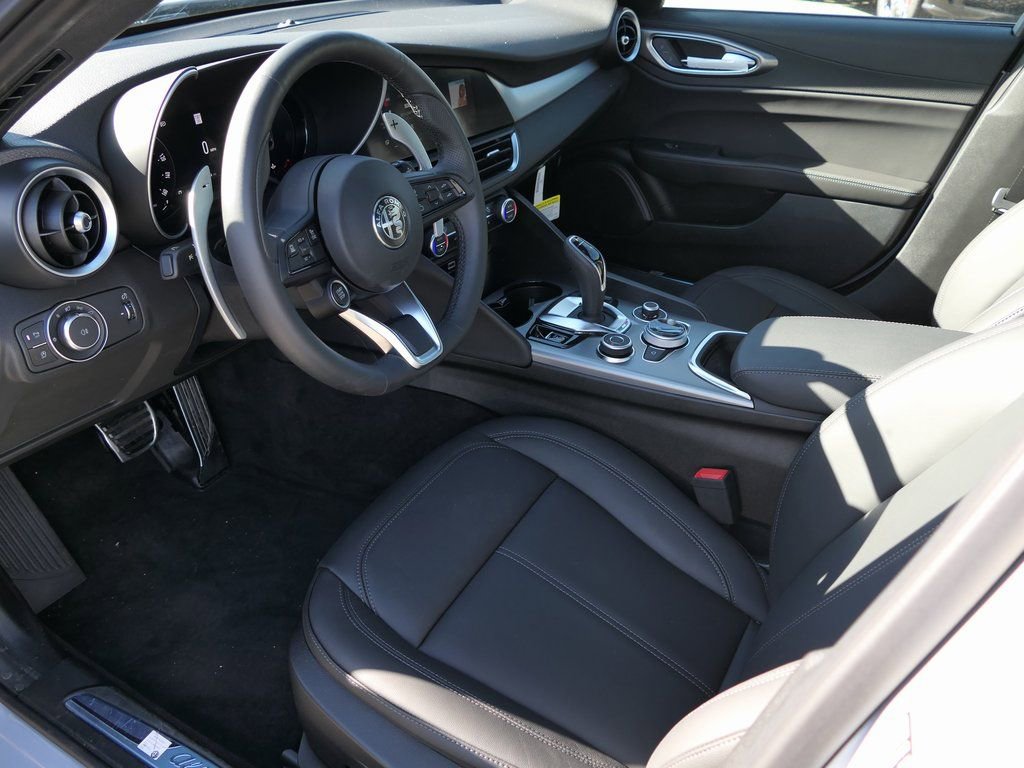 New 2025 Alfa Romeo Giulia AWD image 11