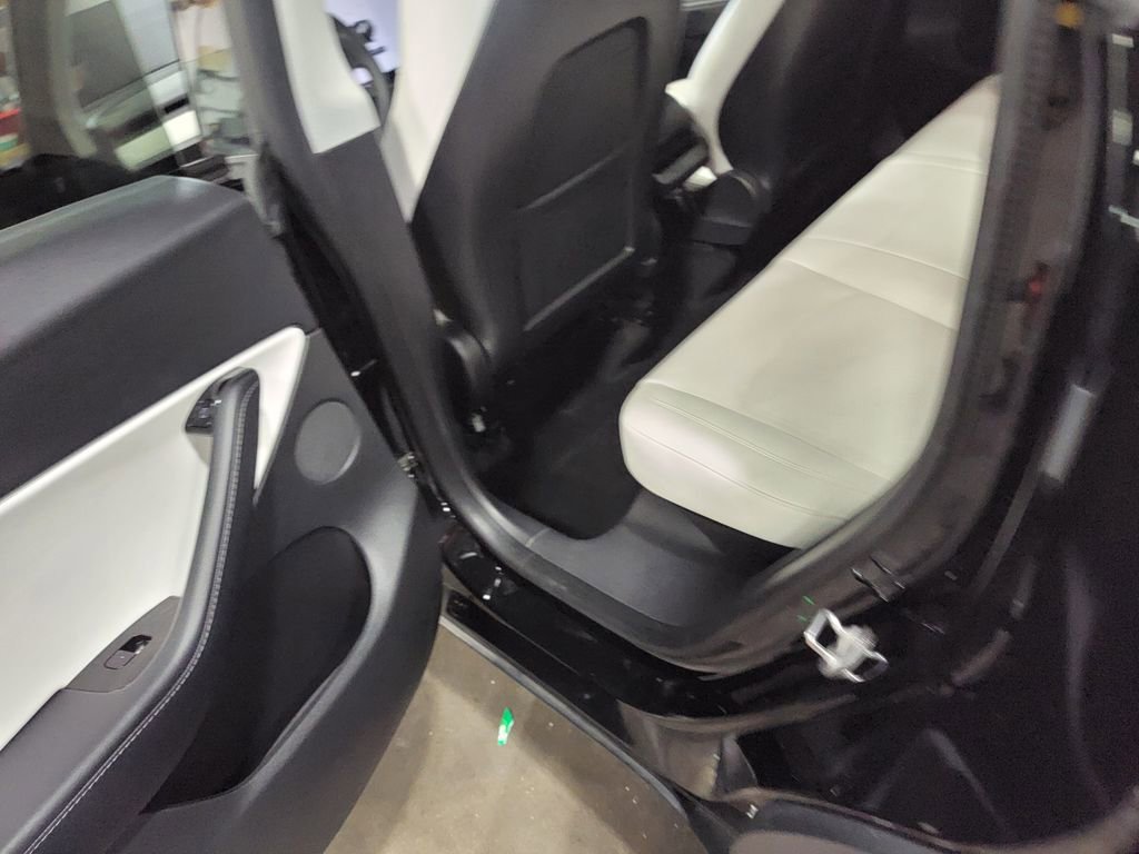 Used 2021 Tesla Model Y Long Range AWD/4WD image 19