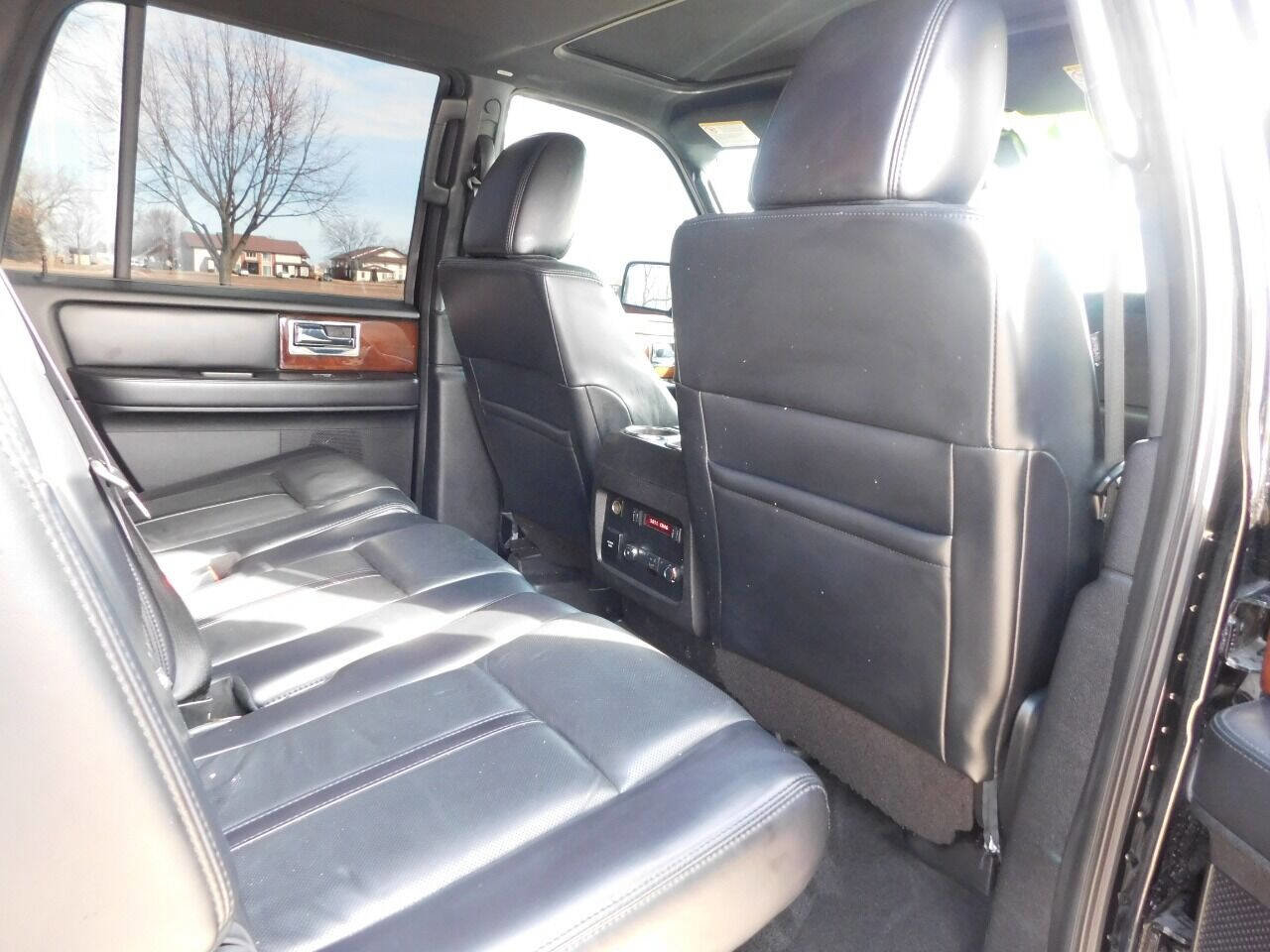 Used 2017 Lincoln Navigator L Select AWD/4WD image 19