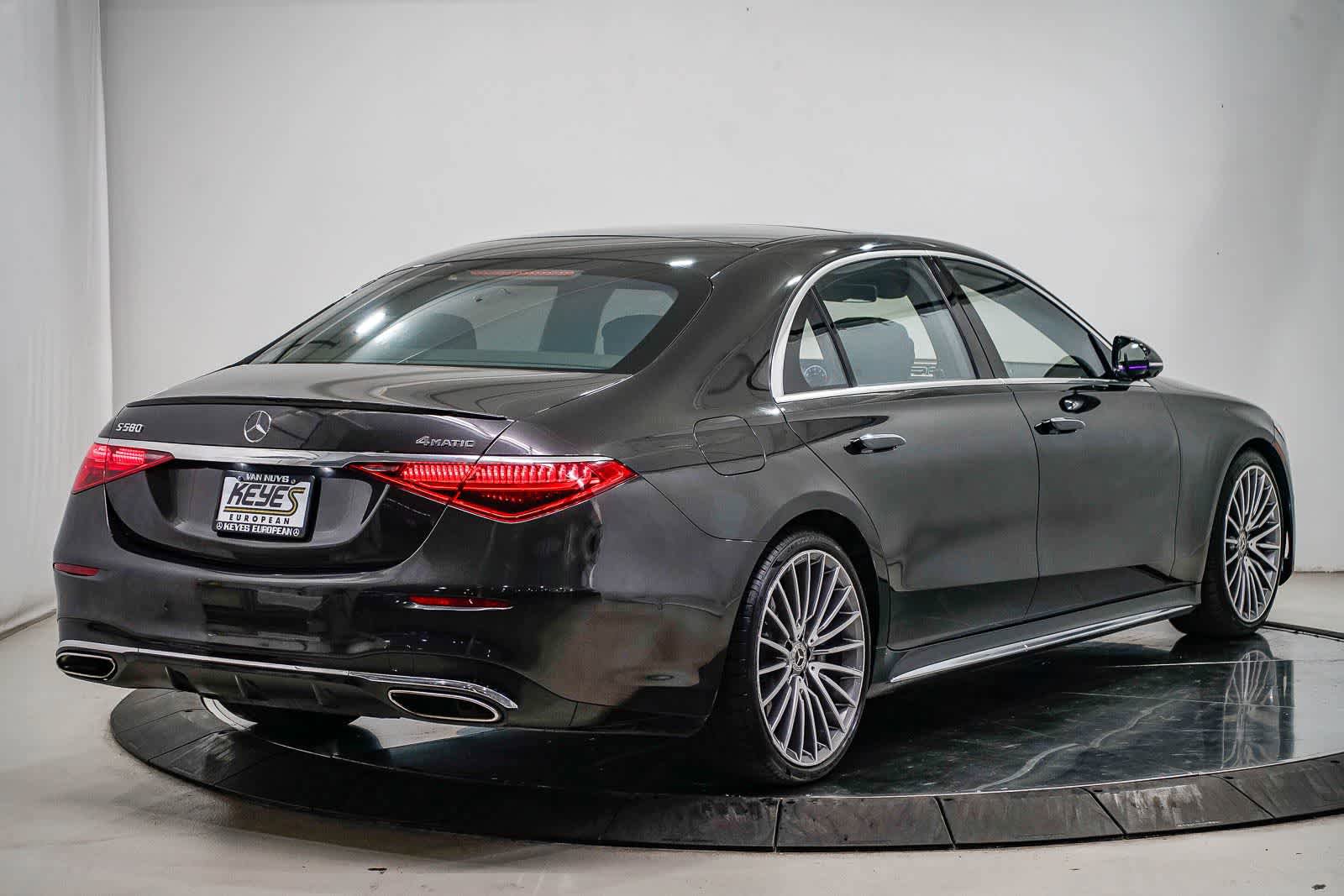 Used 2023 Mercedes-Benz S 580 4MATIC Sedan image 4