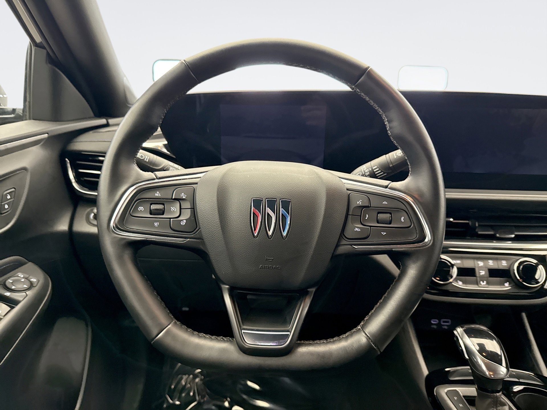 Used 2024 Buick Envista Sport Touring w/ Convenience I Package image 12