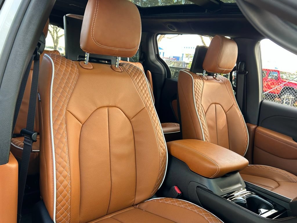New 2026 Chrysler Pacifica Pinnacle AWD/4WD image 40