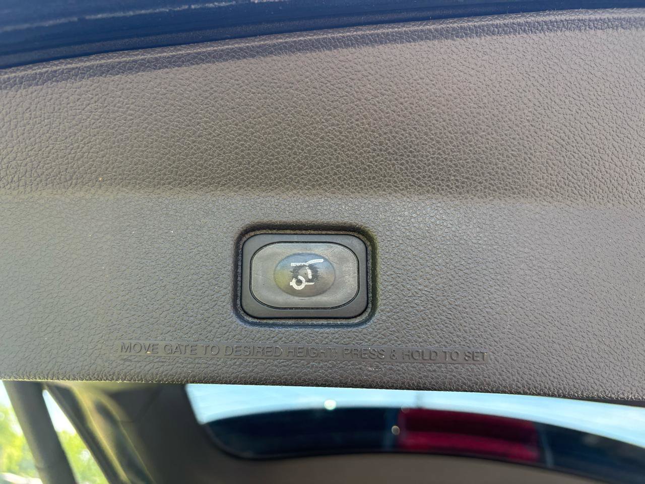 Used 2015 Ford Explorer XLT w/ Equipment Group 202B FWD image 5