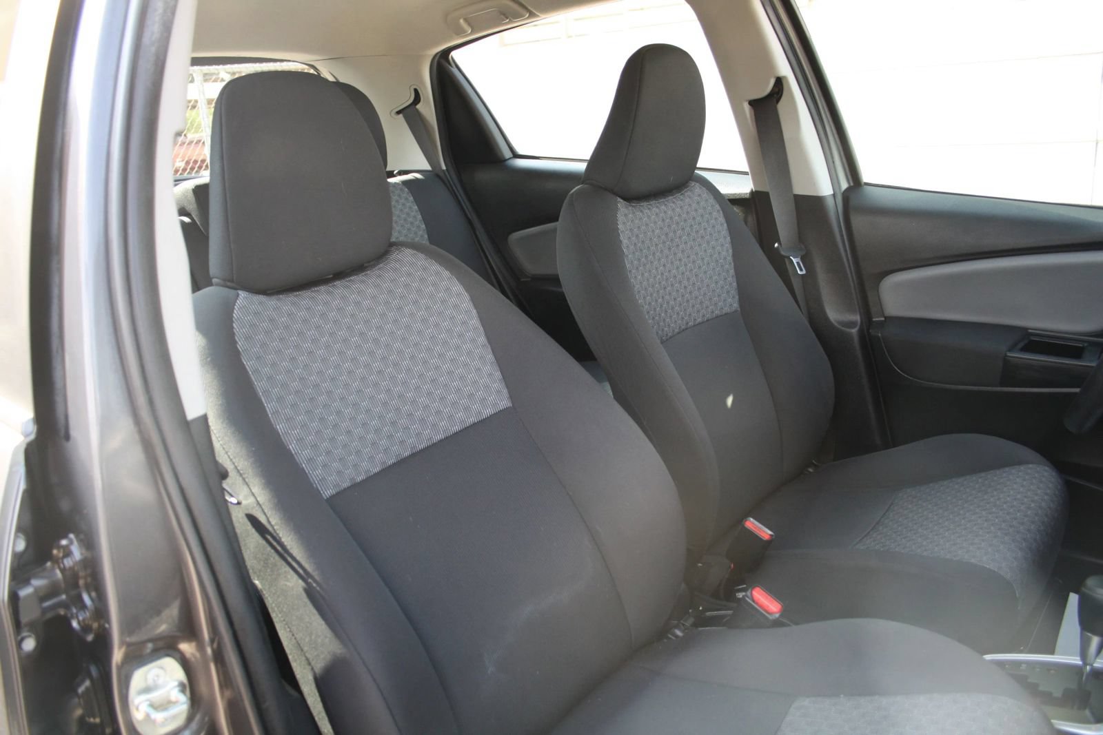 Used 2015 Toyota Yaris L FWD image 10