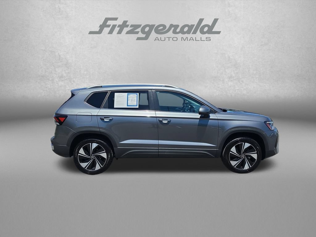 Used 2025 Volkswagen Taos SE AWD/4WD image 8
