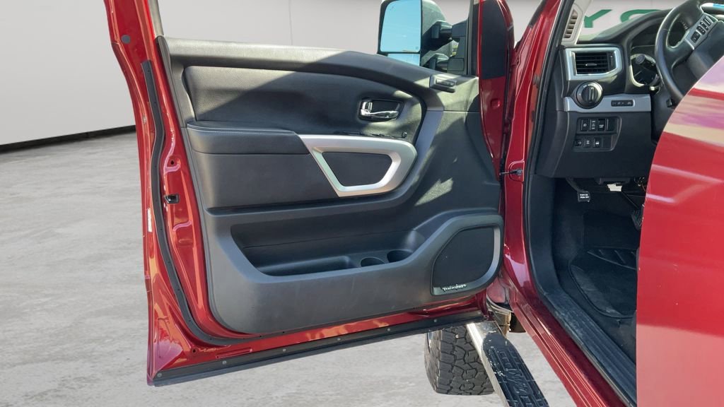 Used 2017 Nissan Titan PRO-4X w/ Pro-4x Convenience Package AWD/4WD image 13
