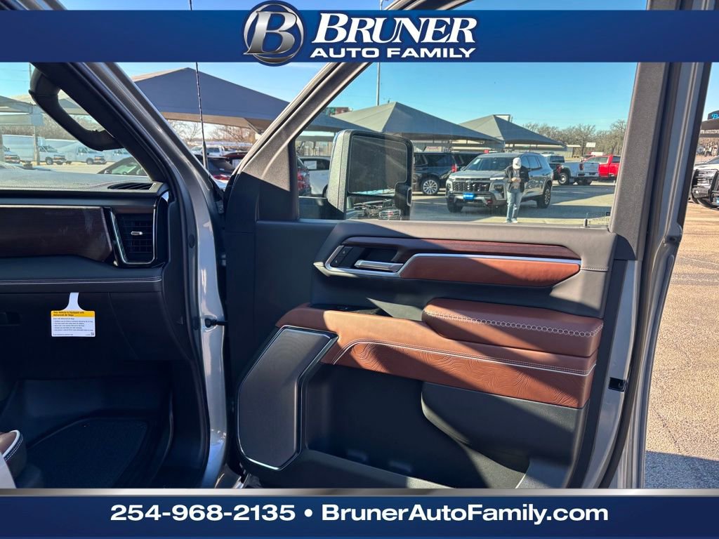 New 2026 GMC Sierra 2500 Denali Ultimate w/ LPO, Black Badging Package image 15