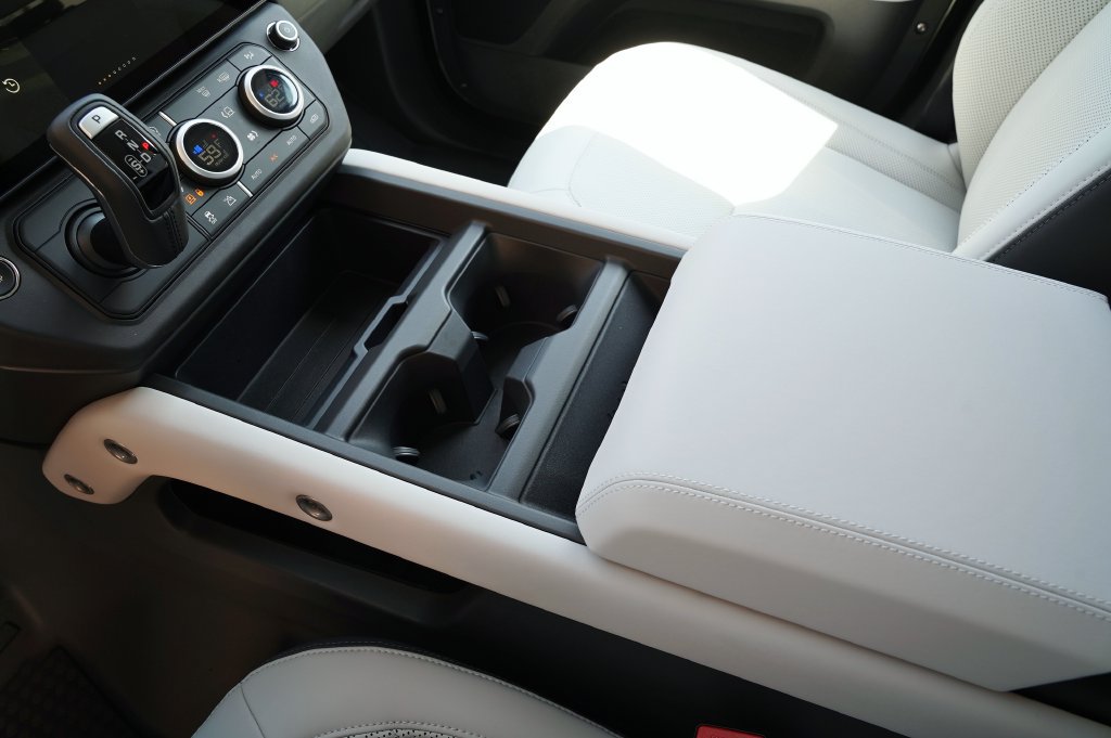 New 2026 Land Rover Defender 110 X-Dynamic SE AWD/4WD image 30