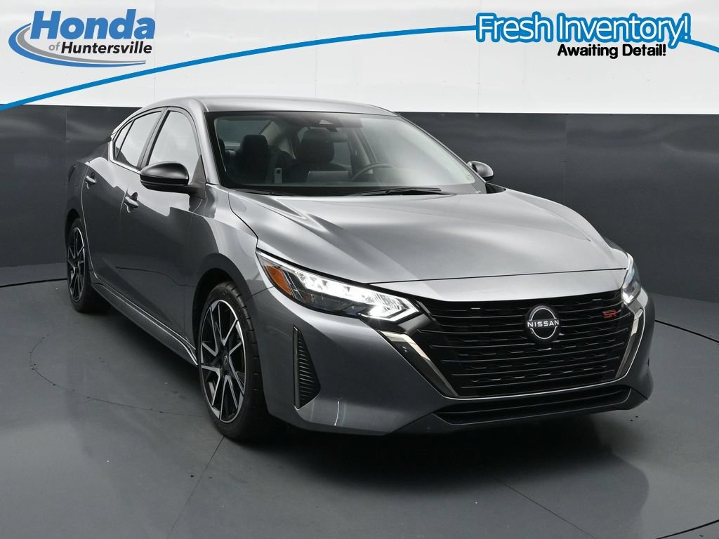 Used 2025 Nissan Sentra SR FWD image 1