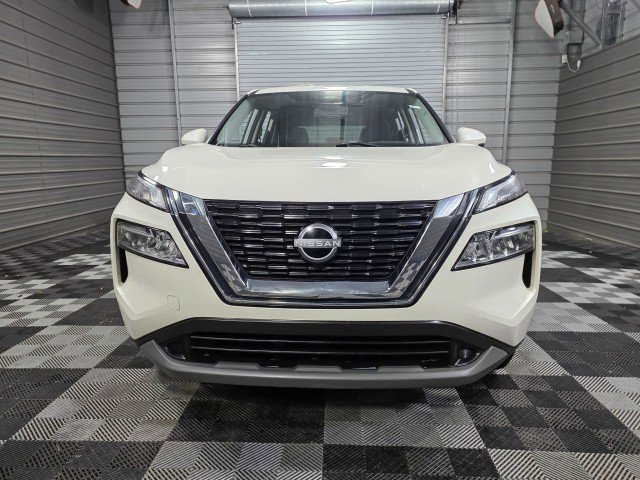 Used 2022 Nissan Rogue SV image 3