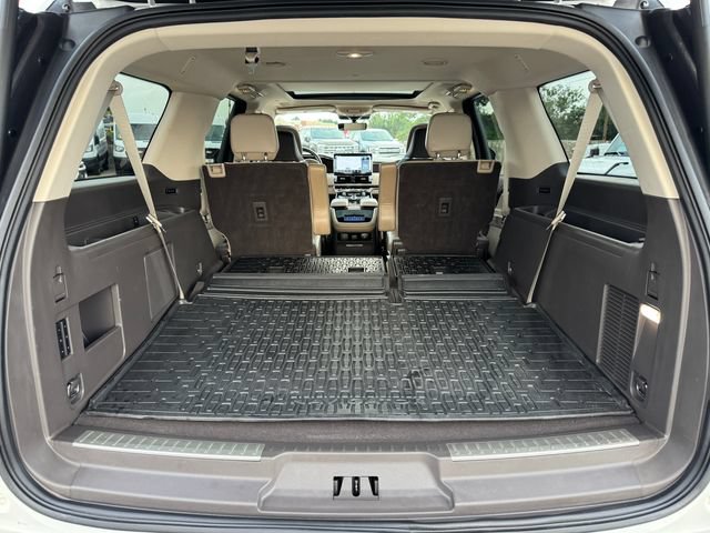 Used 2023 Lincoln Navigator L Reserve AWD/4WD image 19