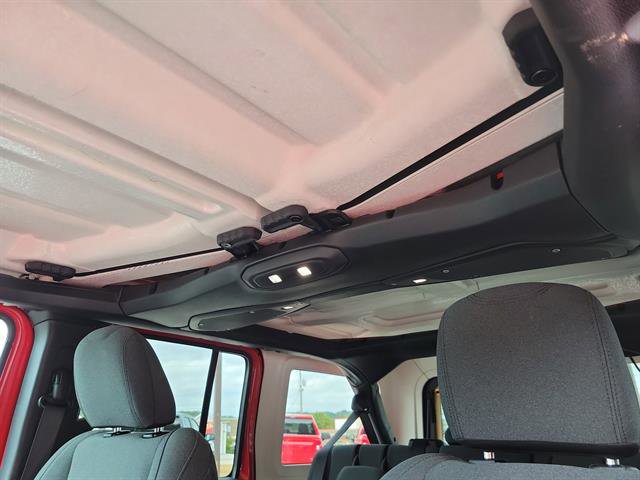 Used 2024 Jeep Wrangler Unlimited Sahara image 6