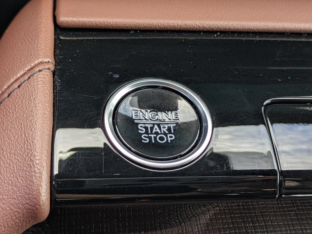 Used 2025 Lincoln Navigator Reserve AWD/4WD image 39