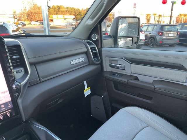 New 2026 RAM 2500 Laramie AWD/4WD image 17