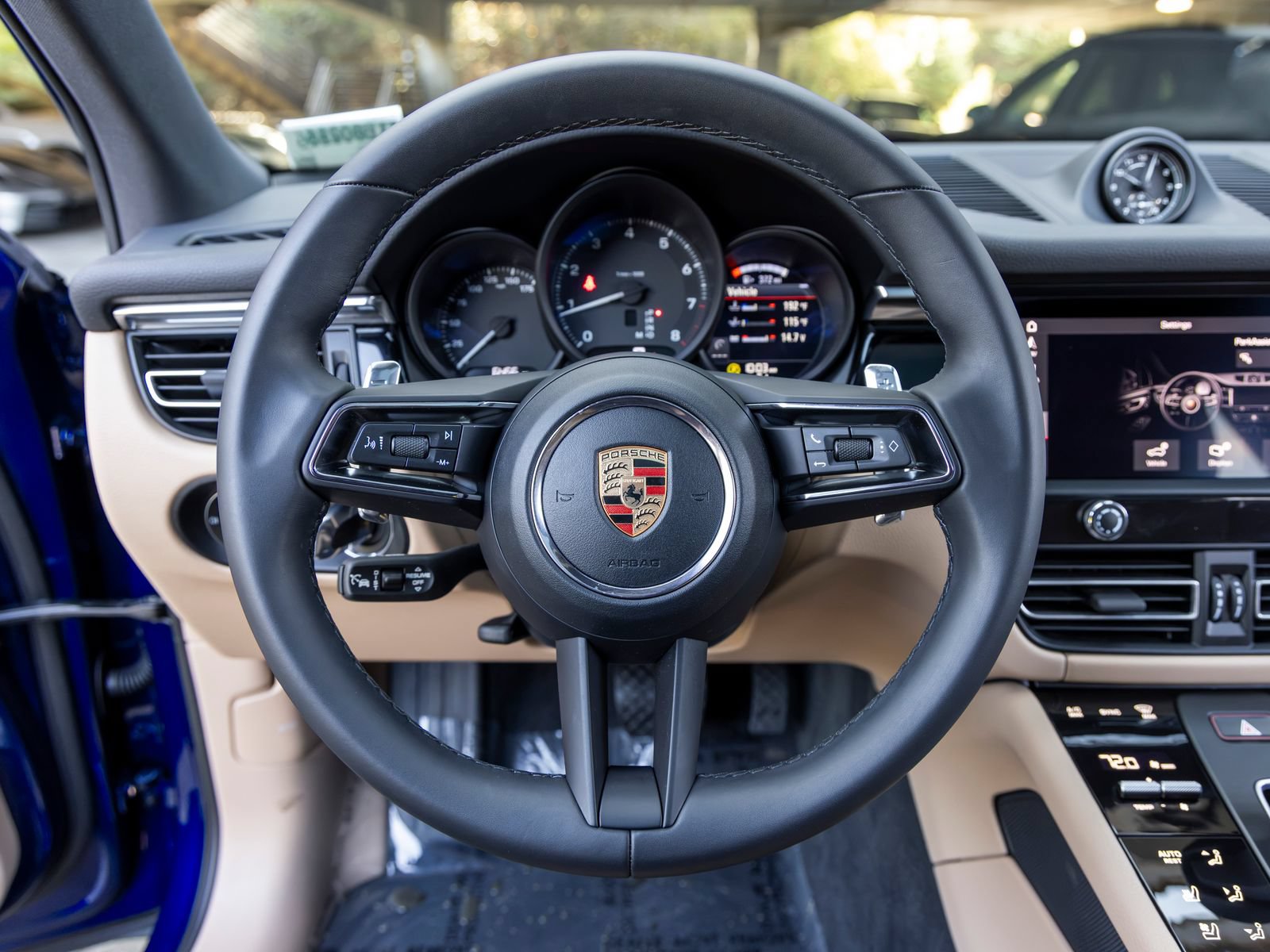 Certified 2026 Porsche Macan AWD/4WD image 36