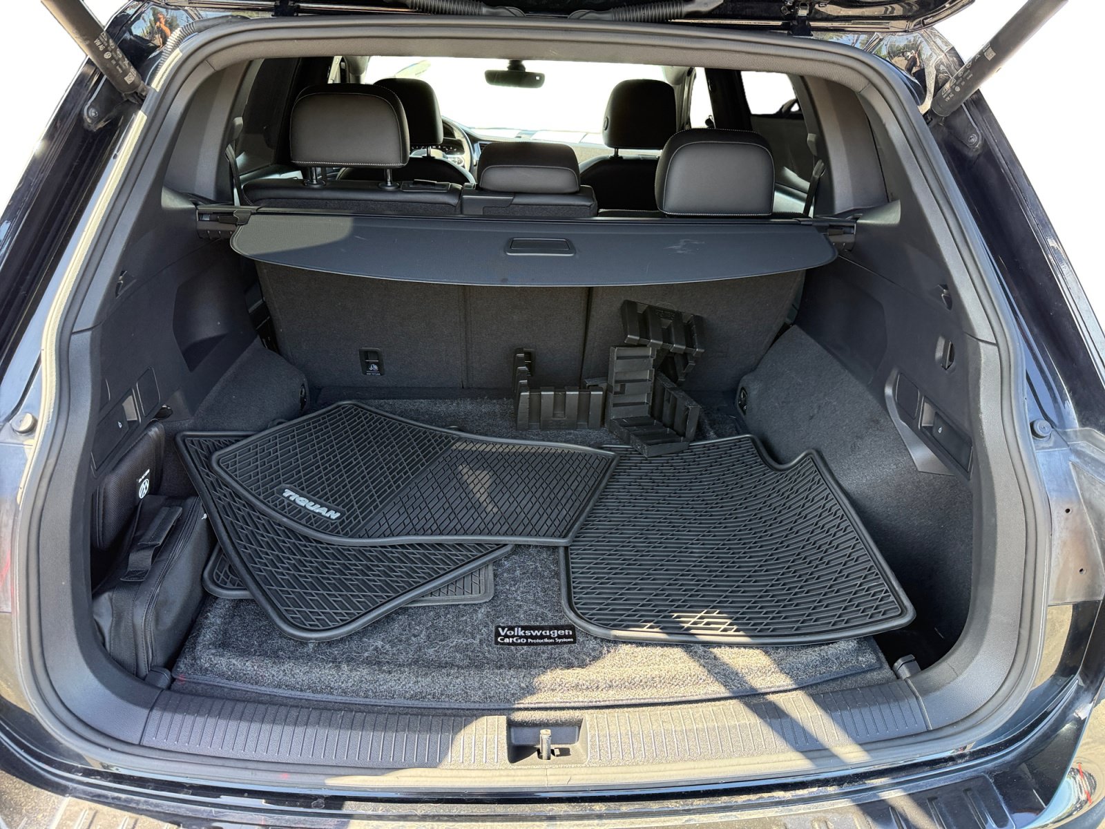Certified 2024 Volkswagen Tiguan SEL R-Line AWD/4WD image 17